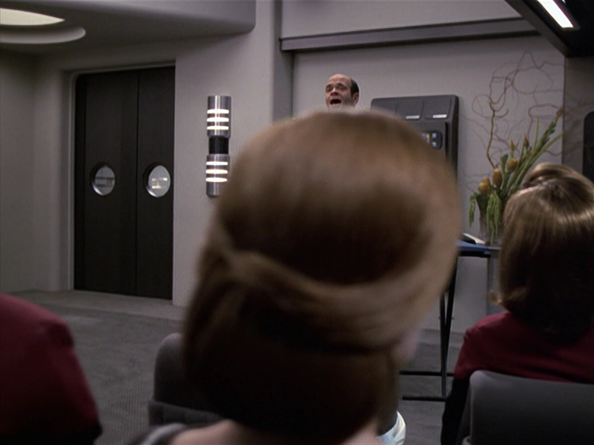 extant_StarTrek_VOY_6x13-Virtuoso_00787.jpg