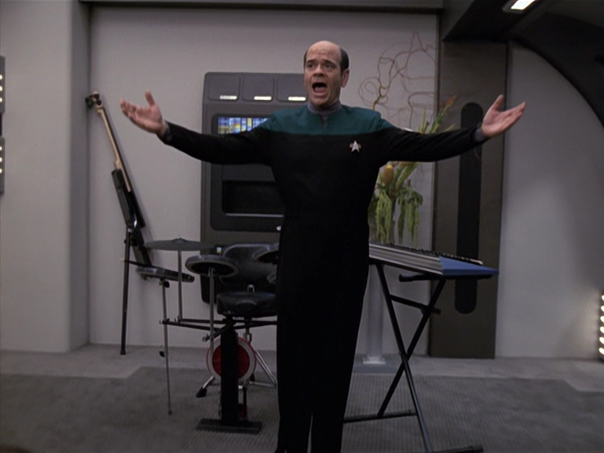 extant_StarTrek_VOY_6x13-Virtuoso_00803.jpg