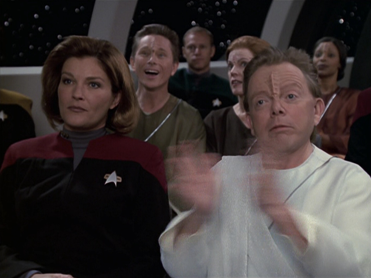 extant_StarTrek_VOY_6x13-Virtuoso_00840.jpg