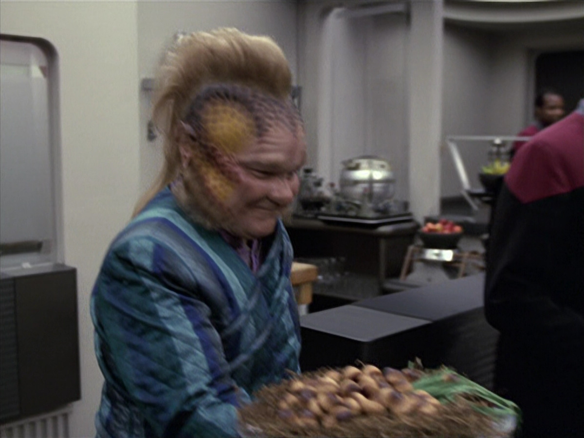 extant_StarTrek_VOY_6x13-Virtuoso_01010.jpg