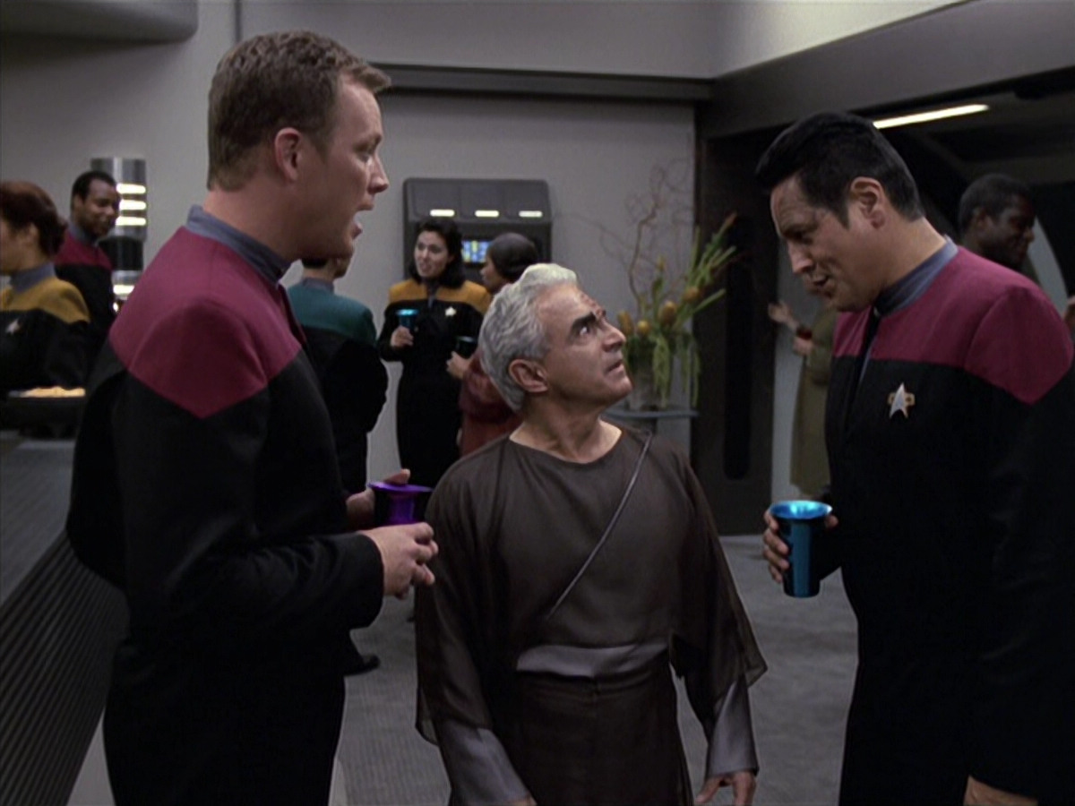 extant_StarTrek_VOY_6x13-Virtuoso_01021.jpg