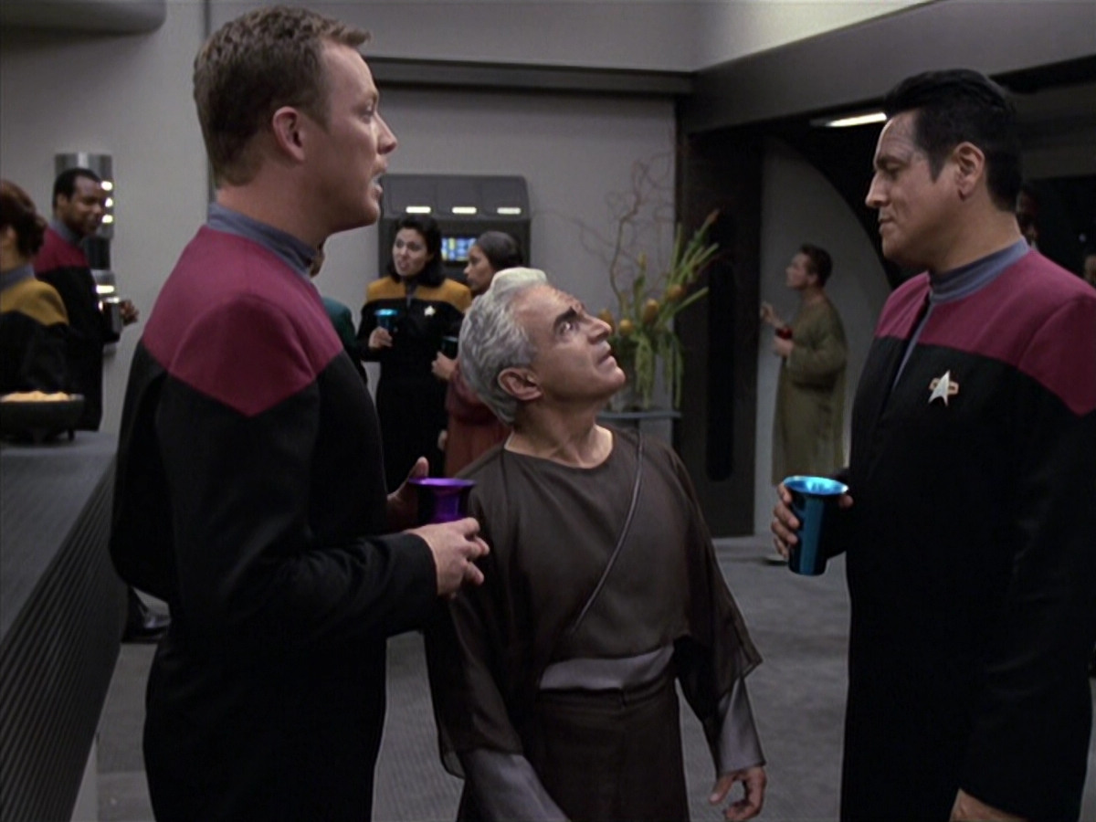 extant_StarTrek_VOY_6x13-Virtuoso_01022.jpg