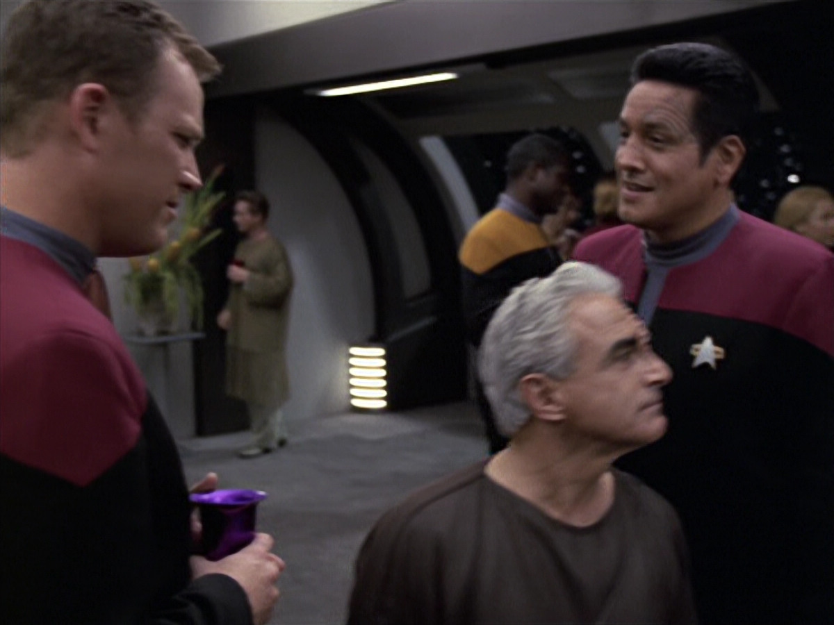 extant_StarTrek_VOY_6x13-Virtuoso_01032.jpg