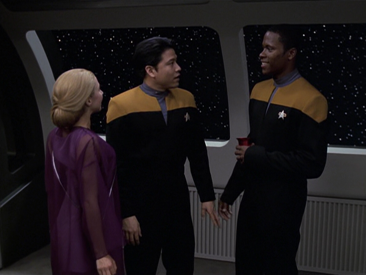 extant_StarTrek_VOY_6x13-Virtuoso_01038.jpg
