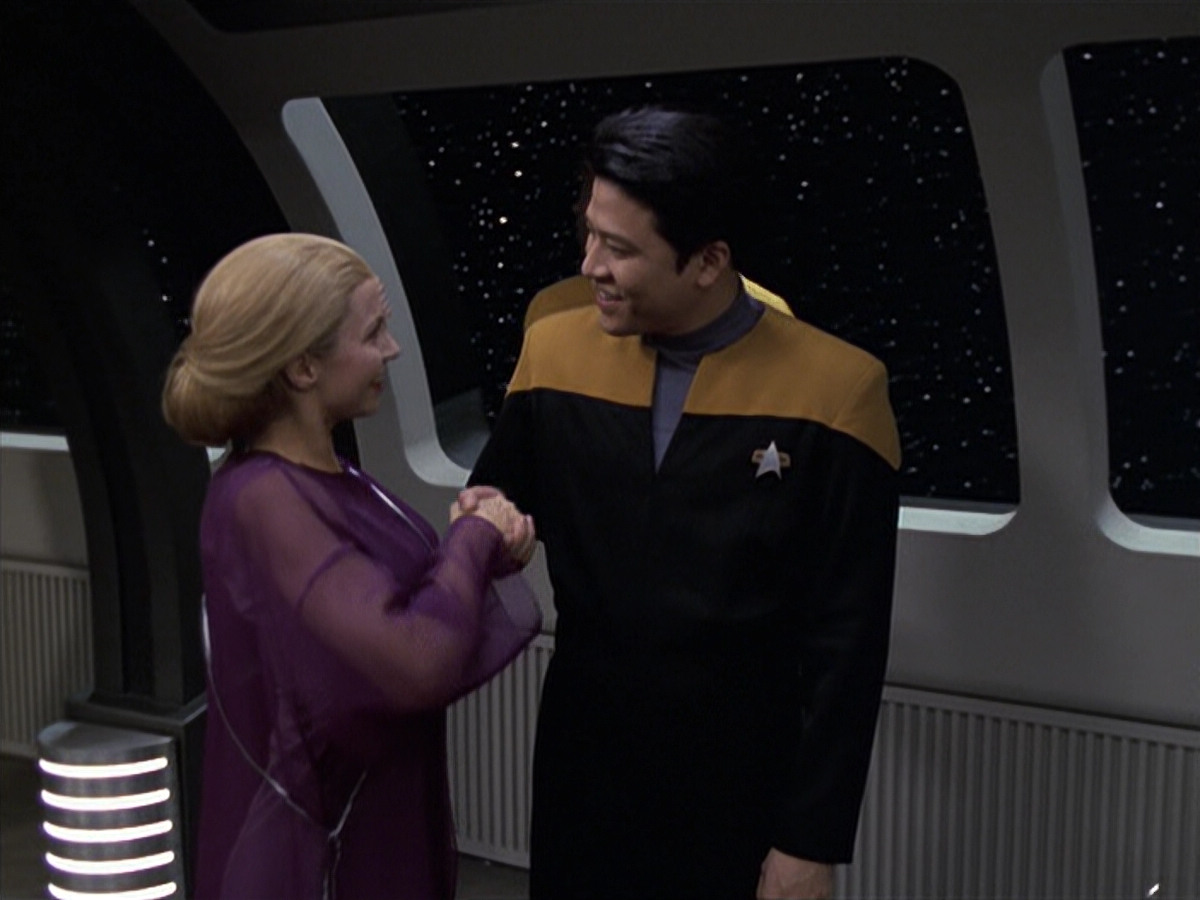 extant_StarTrek_VOY_6x13-Virtuoso_01042.jpg