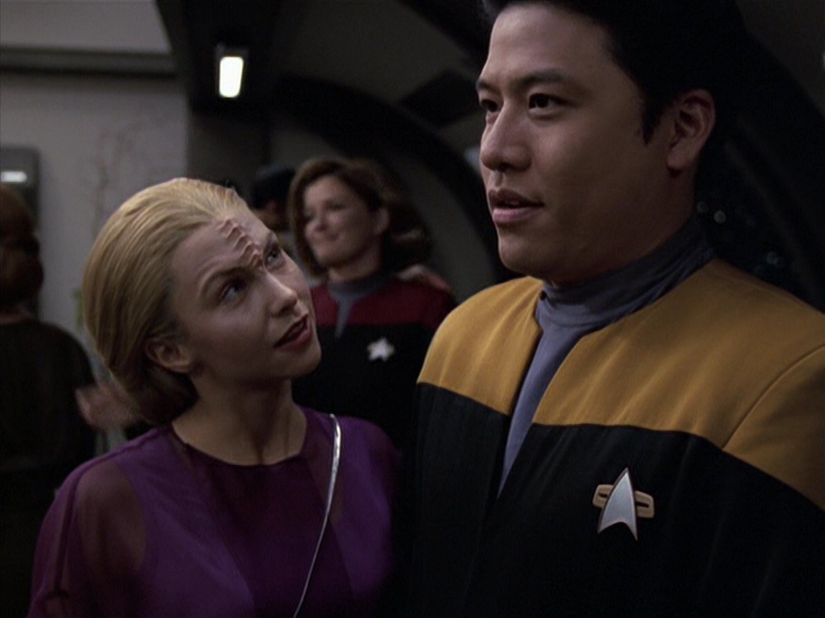 extant_StarTrek_VOY_6x13-Virtuoso_01057.jpg