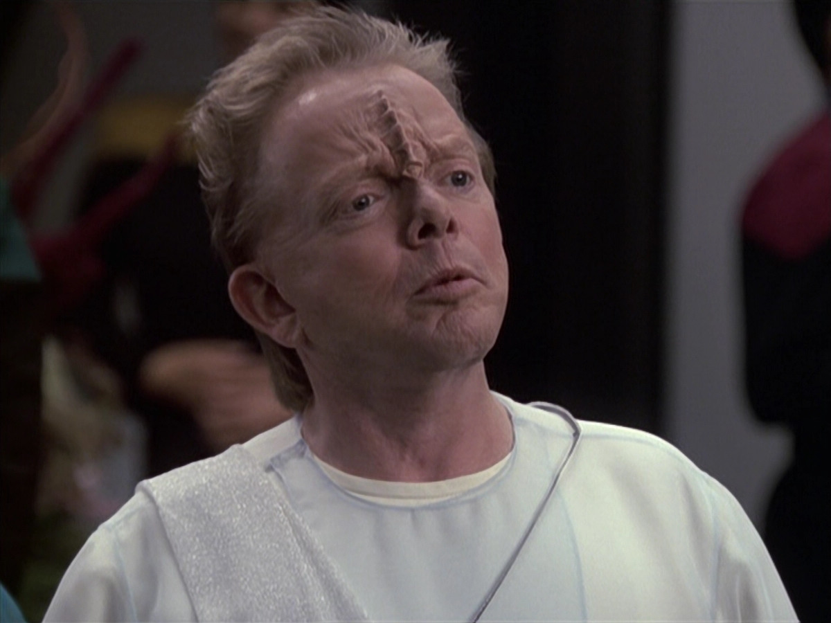 extant_StarTrek_VOY_6x13-Virtuoso_01117.jpg