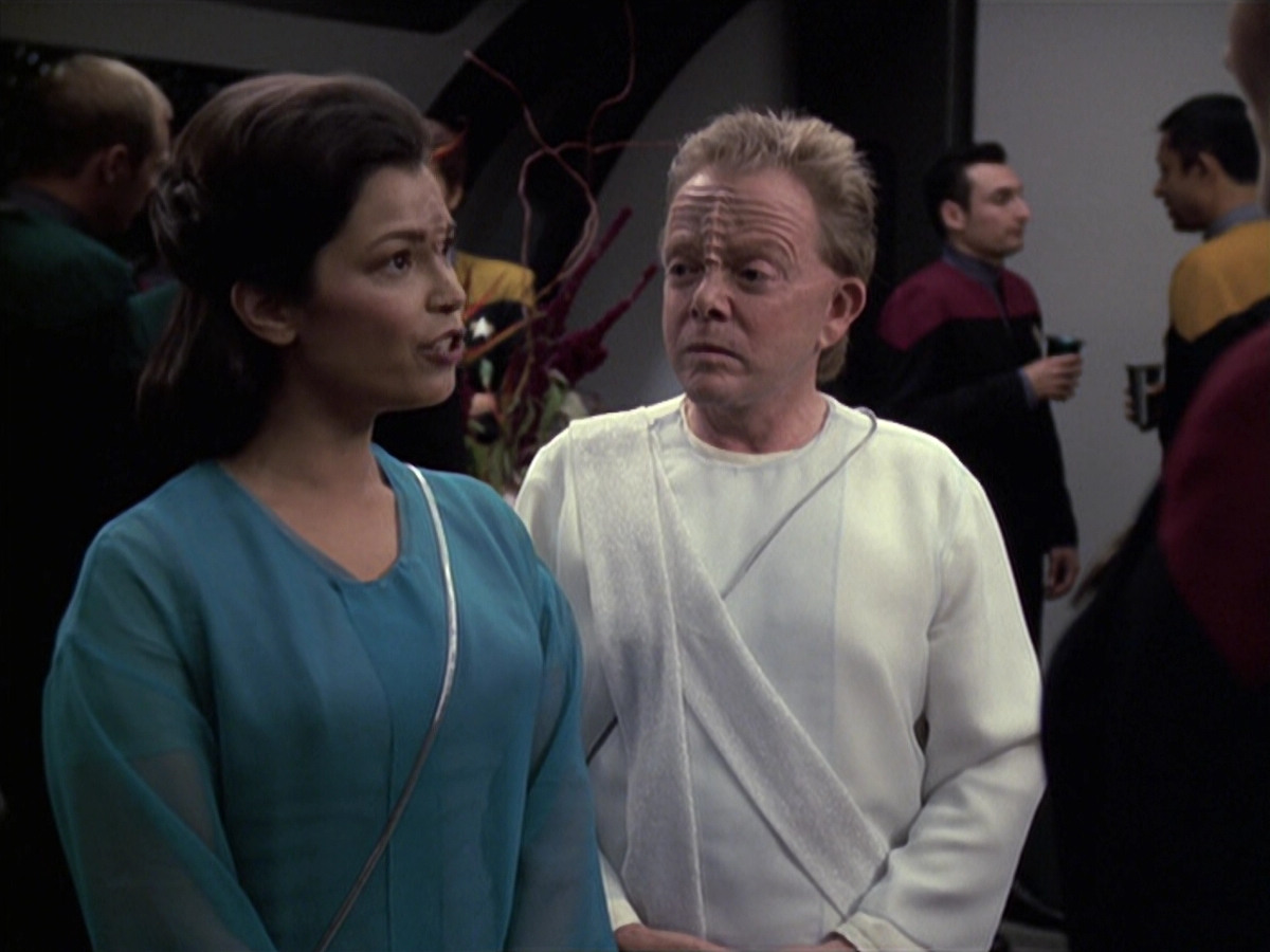 extant_StarTrek_VOY_6x13-Virtuoso_01133.jpg