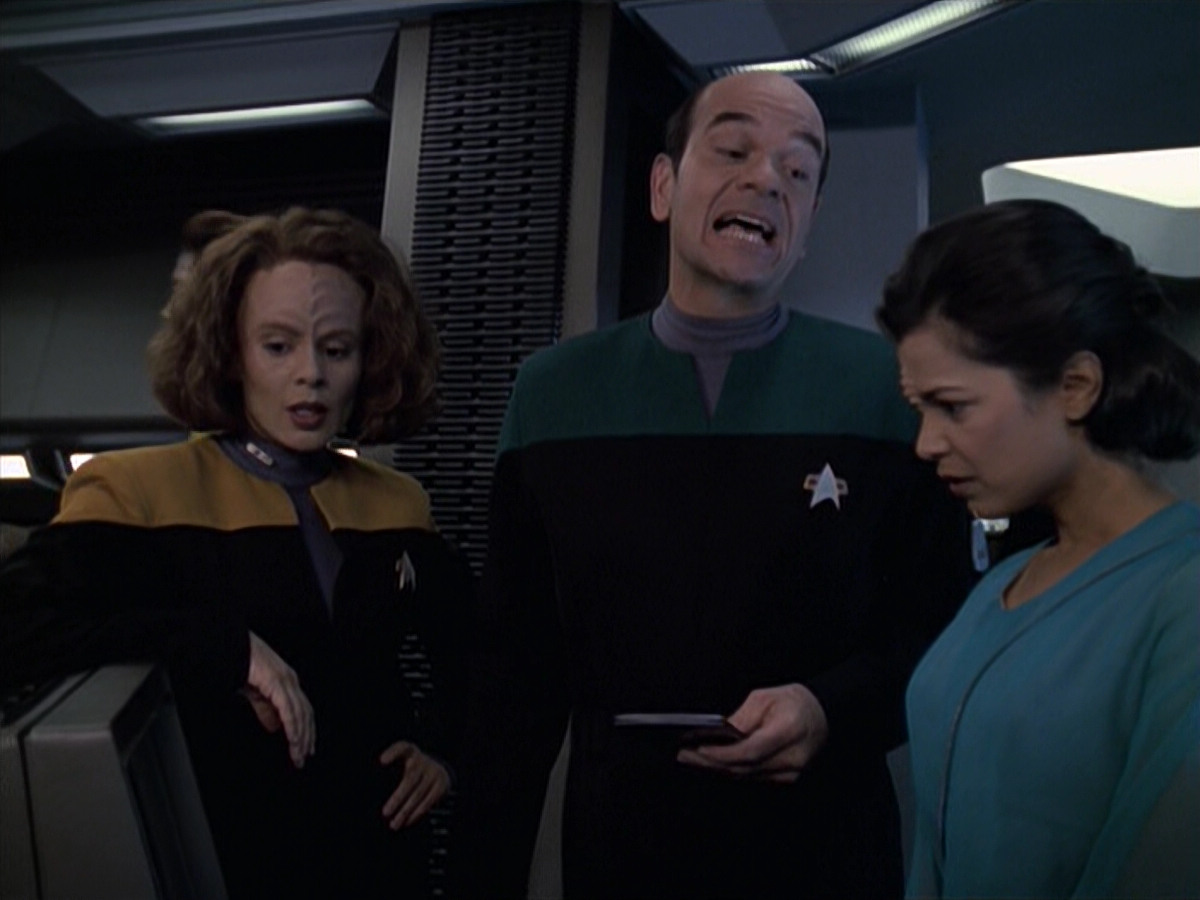 extant_StarTrek_VOY_6x13-Virtuoso_01159.jpg