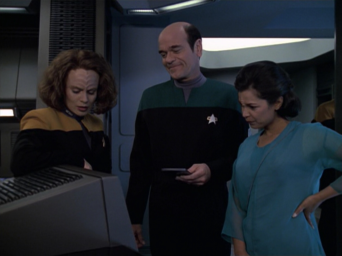 extant_StarTrek_VOY_6x13-Virtuoso_01165.jpg