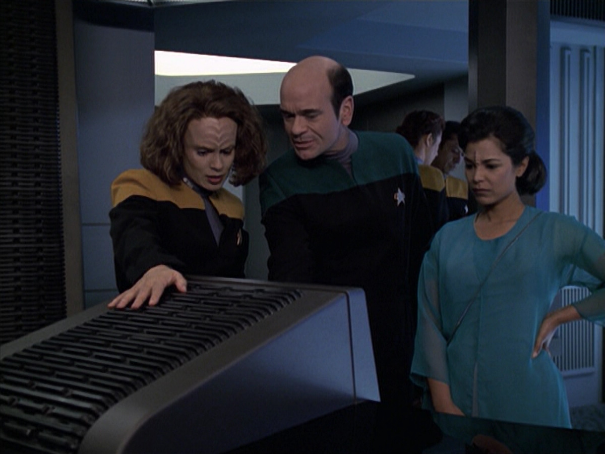 extant_StarTrek_VOY_6x13-Virtuoso_01181.jpg