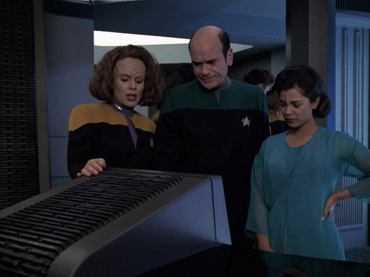 extant_StarTrek_VOY_6x13-Virtuoso_01185.jpg