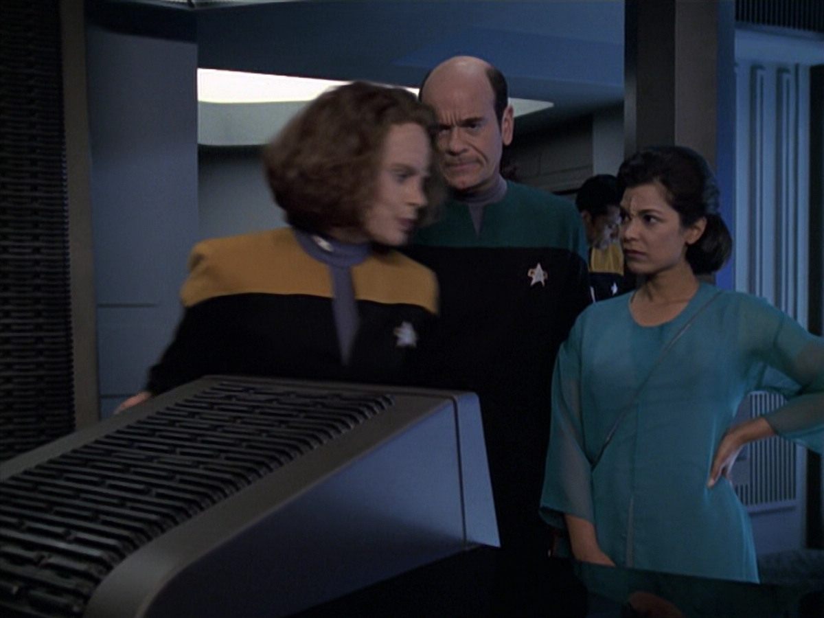 extant_StarTrek_VOY_6x13-Virtuoso_01190.jpg