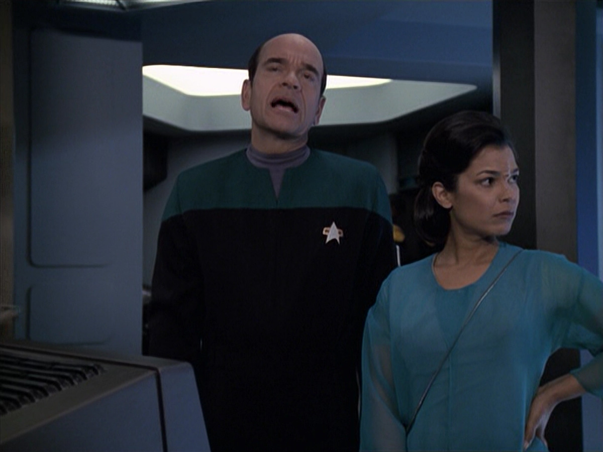 extant_StarTrek_VOY_6x13-Virtuoso_01194.jpg