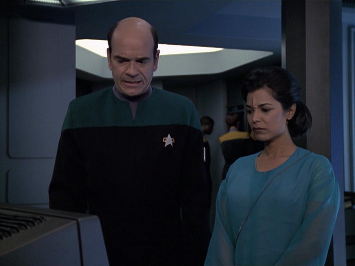 extant_StarTrek_VOY_6x13-Virtuoso_01204.jpg