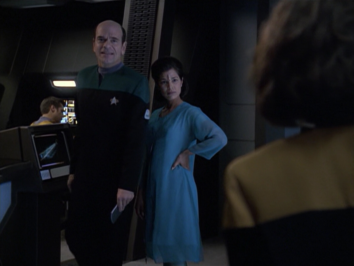 extant_StarTrek_VOY_6x13-Virtuoso_01216.jpg
