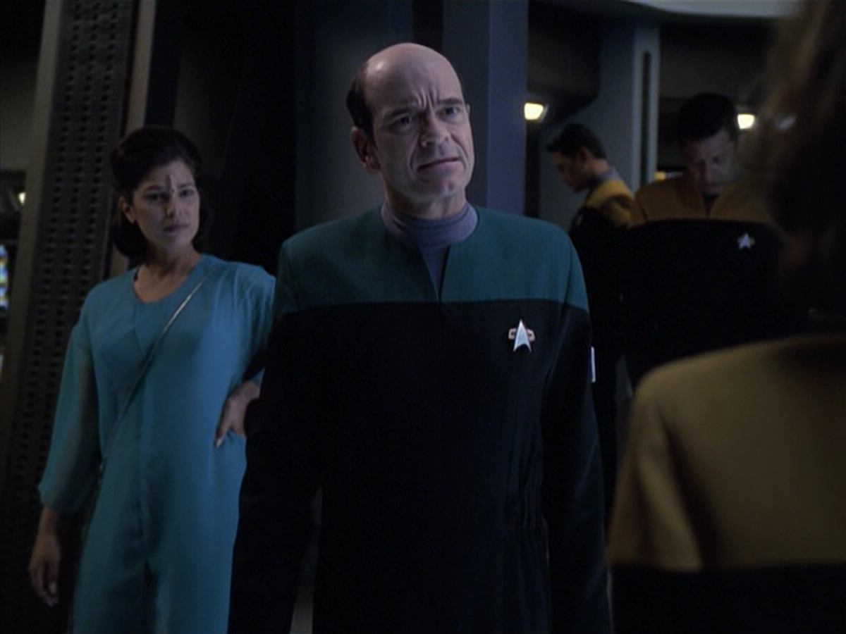extant_StarTrek_VOY_6x13-Virtuoso_01221.jpg