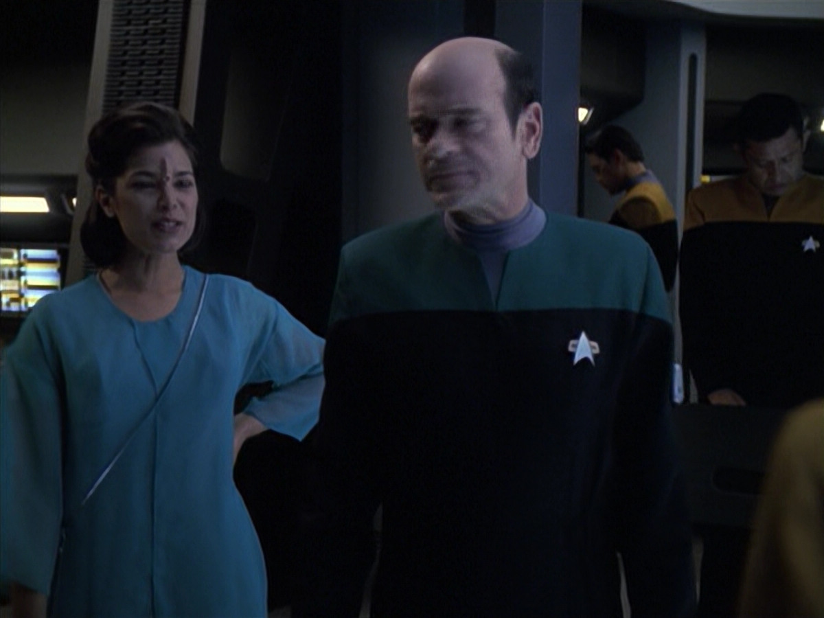extant_StarTrek_VOY_6x13-Virtuoso_01223.jpg