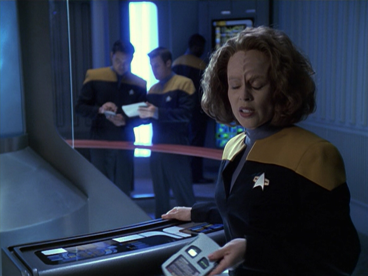 extant_StarTrek_VOY_6x13-Virtuoso_01261.jpg