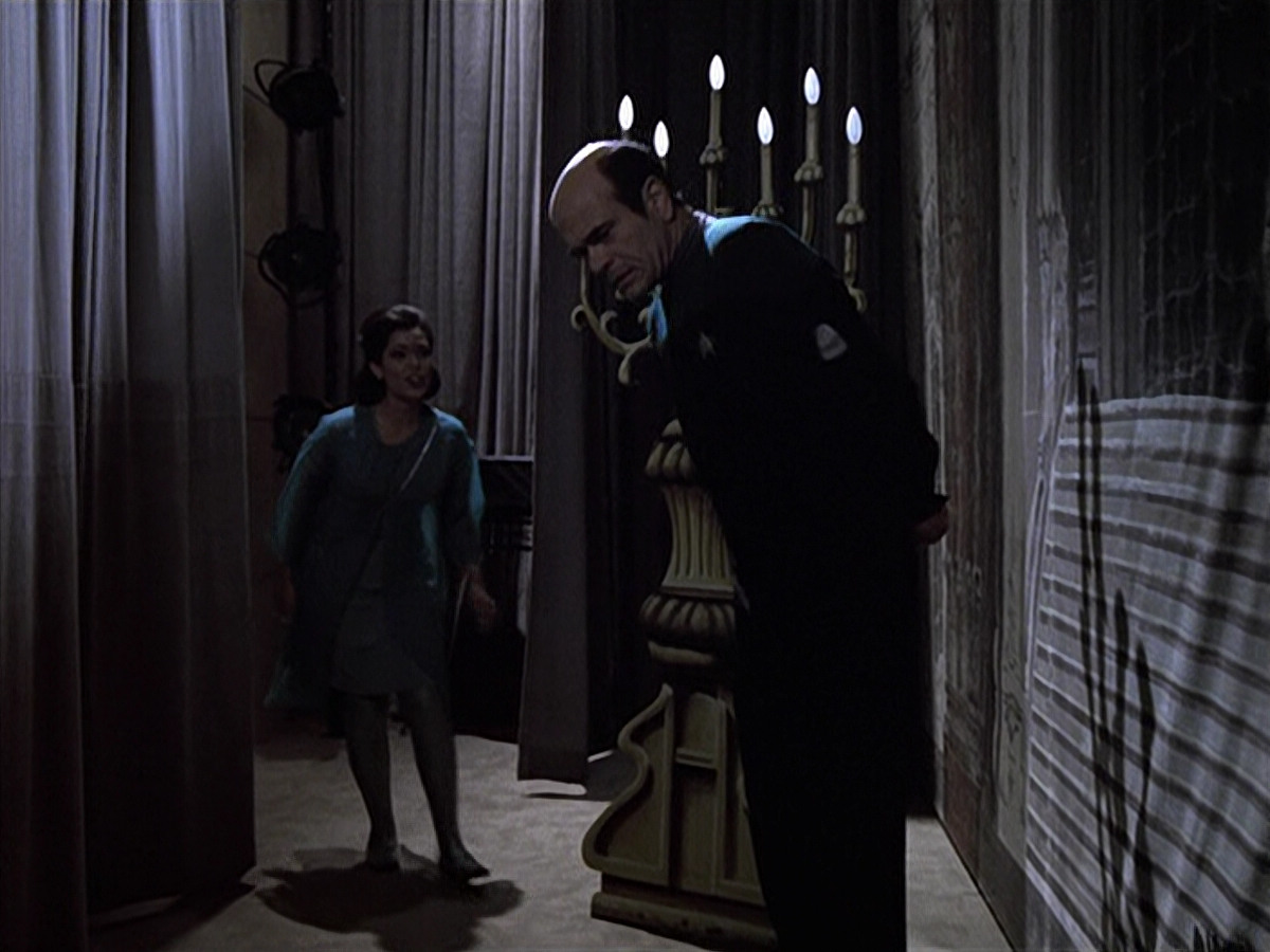 extant_StarTrek_VOY_6x13-Virtuoso_01296.jpg