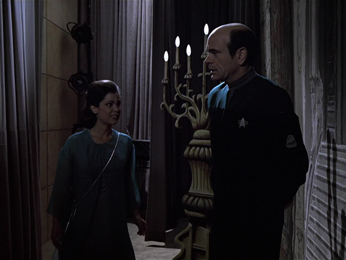 extant_StarTrek_VOY_6x13-Virtuoso_01298.jpg