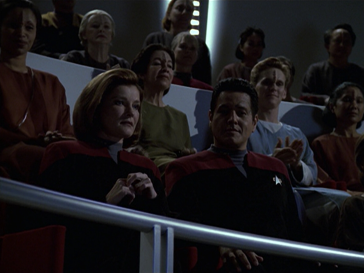 extant_StarTrek_VOY_6x13-Virtuoso_01390.jpg
