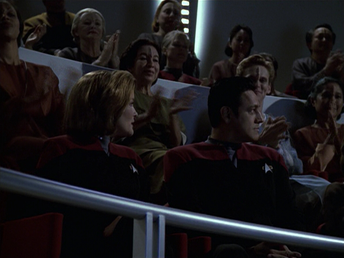 extant_StarTrek_VOY_6x13-Virtuoso_01396.jpg