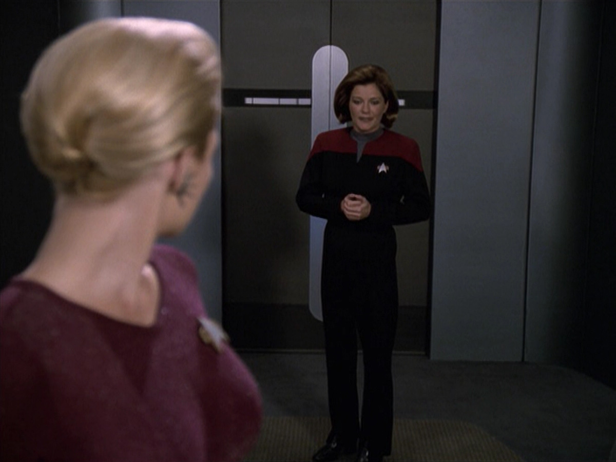 extant_StarTrek_VOY_6x13-Virtuoso_01612.jpg