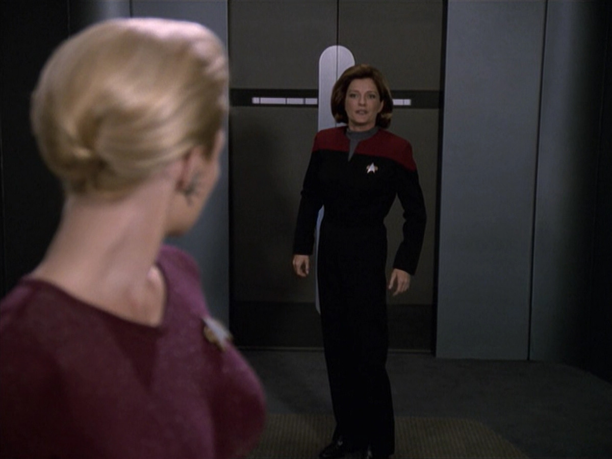 extant_StarTrek_VOY_6x13-Virtuoso_01615.jpg