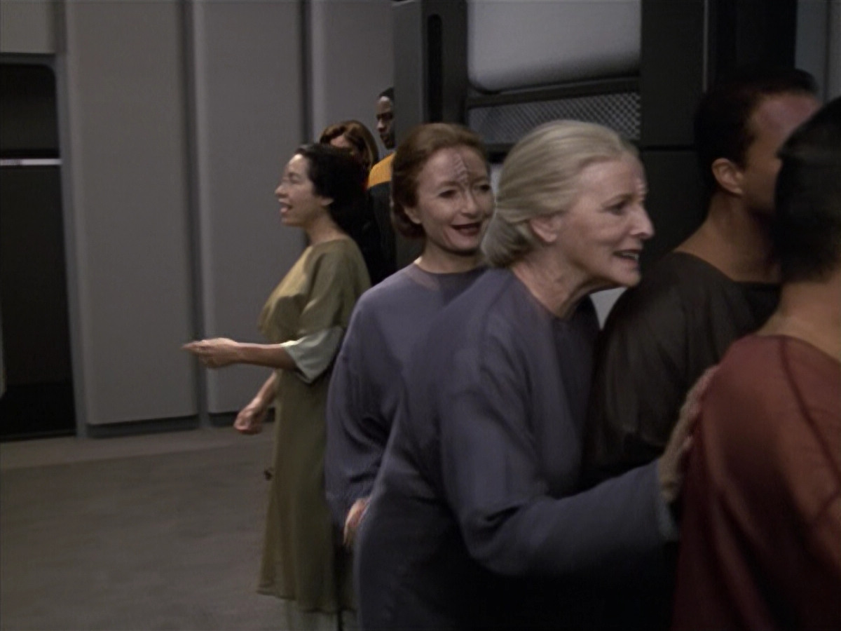 extant_StarTrek_VOY_6x13-Virtuoso_01624.jpg