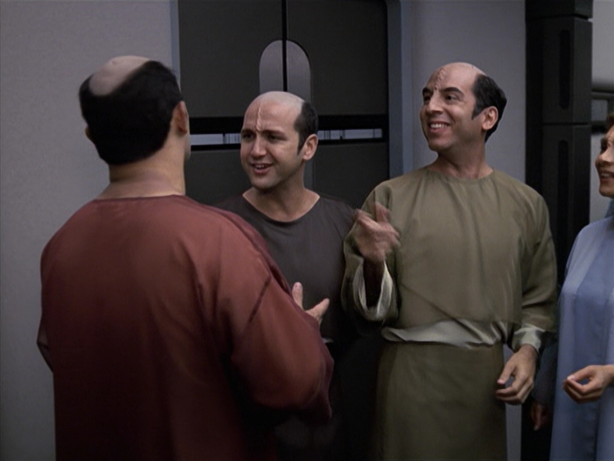 extant_StarTrek_VOY_6x13-Virtuoso_01633.jpg