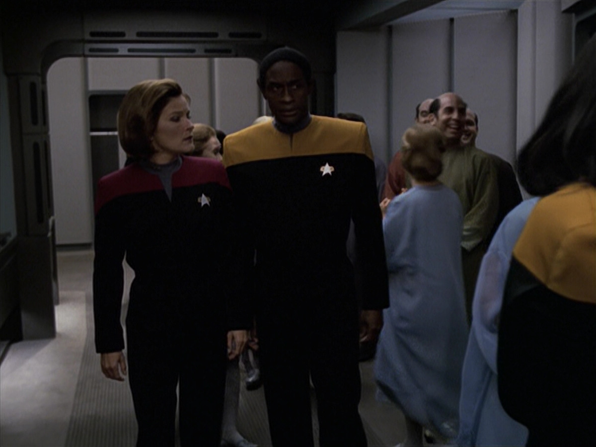 extant_StarTrek_VOY_6x13-Virtuoso_01638.jpg