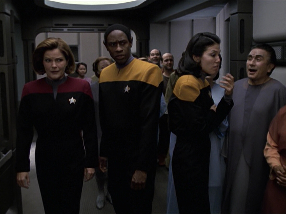 extant_StarTrek_VOY_6x13-Virtuoso_01641.jpg
