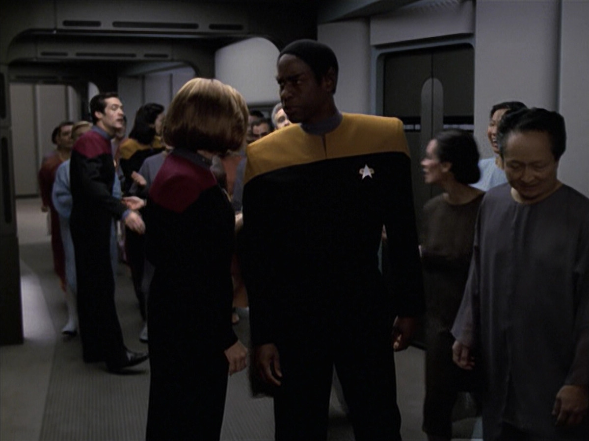 extant_StarTrek_VOY_6x13-Virtuoso_01650.jpg
