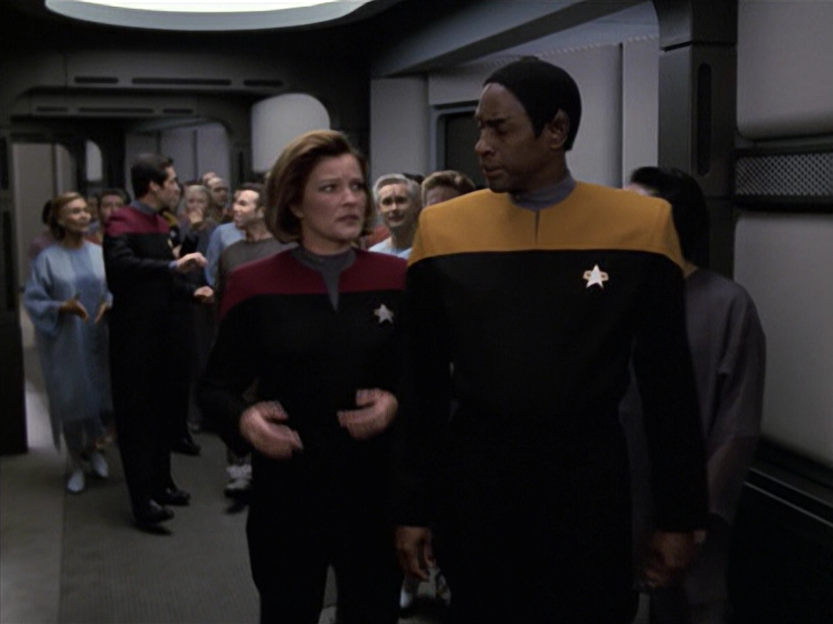 extant_StarTrek_VOY_6x13-Virtuoso_01653.jpg