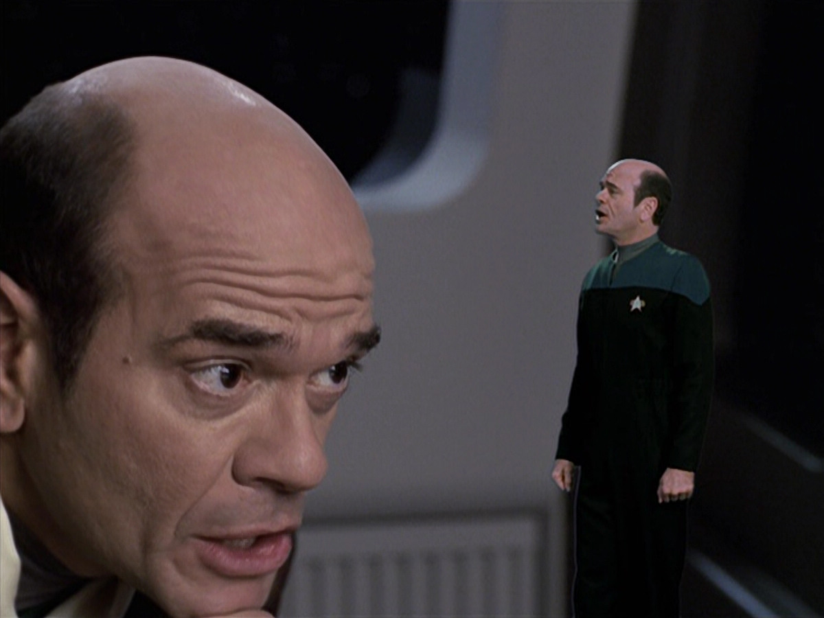 extant_StarTrek_VOY_6x13-Virtuoso_01672.jpg