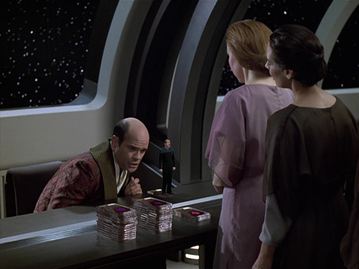 extant_StarTrek_VOY_6x13-Virtuoso_01684.jpg