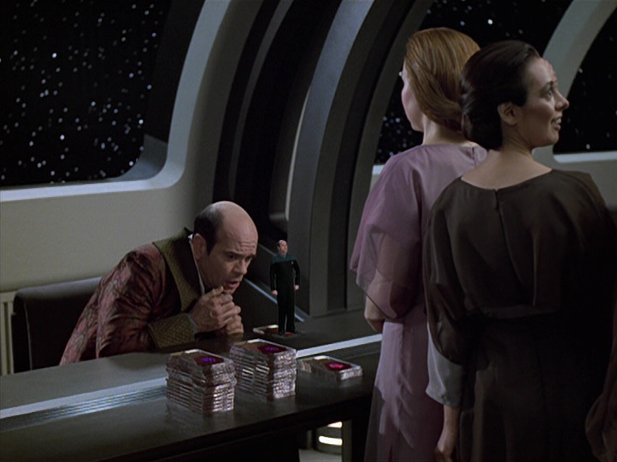 extant_StarTrek_VOY_6x13-Virtuoso_01686.jpg