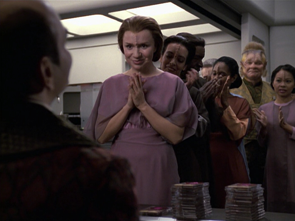 extant_StarTrek_VOY_6x13-Virtuoso_01694.jpg
