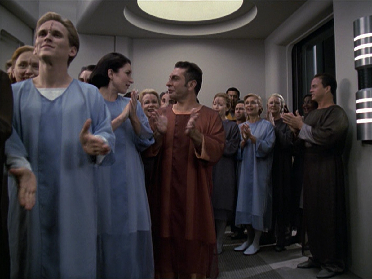 extant_StarTrek_VOY_6x13-Virtuoso_01696.jpg