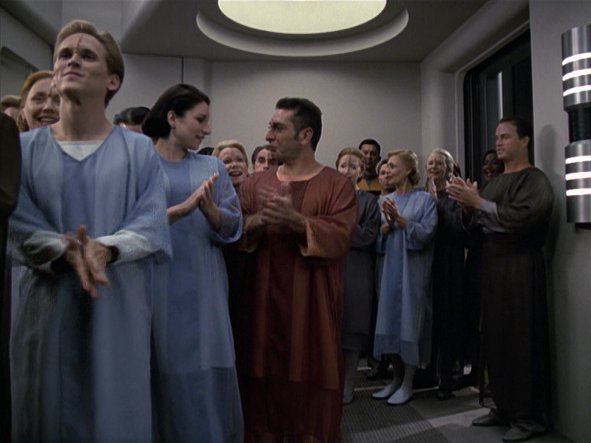 extant_StarTrek_VOY_6x13-Virtuoso_01697.jpg