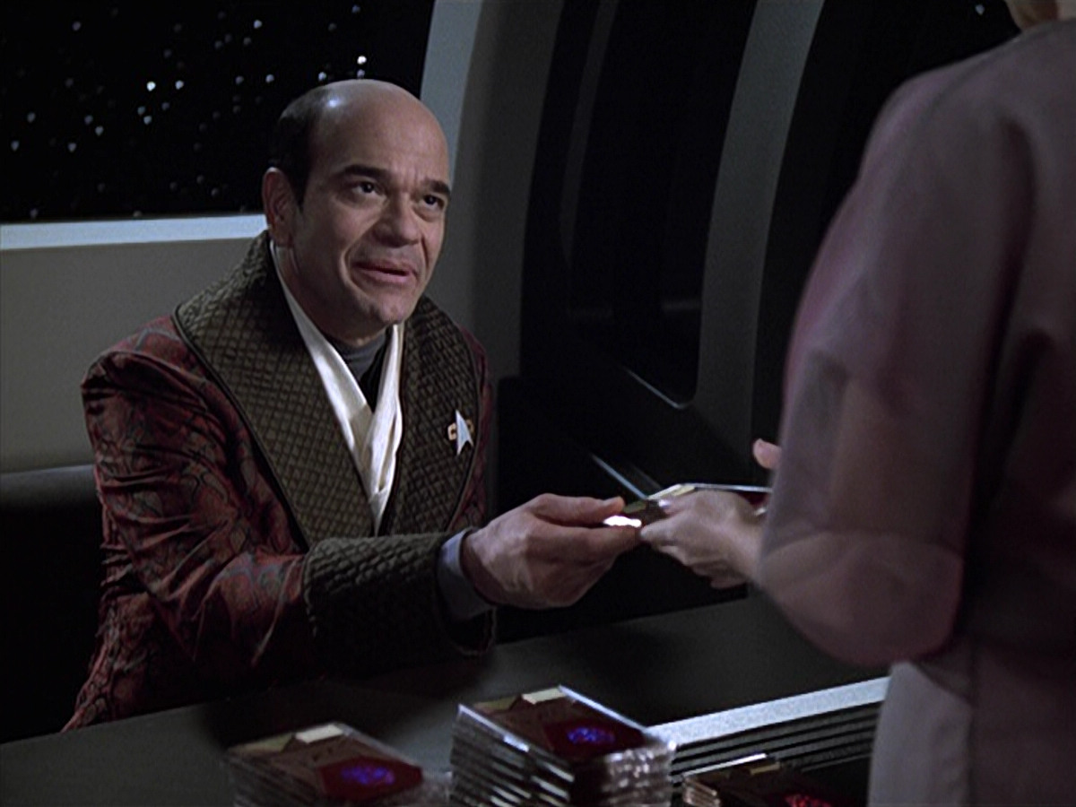 extant_StarTrek_VOY_6x13-Virtuoso_01710.jpg