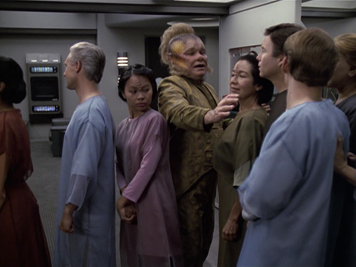 extant_StarTrek_VOY_6x13-Virtuoso_01713.jpg