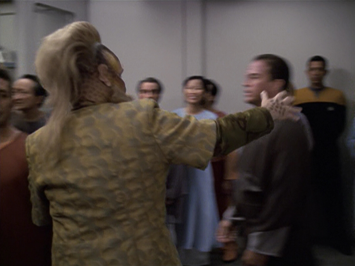 extant_StarTrek_VOY_6x13-Virtuoso_01718.jpg