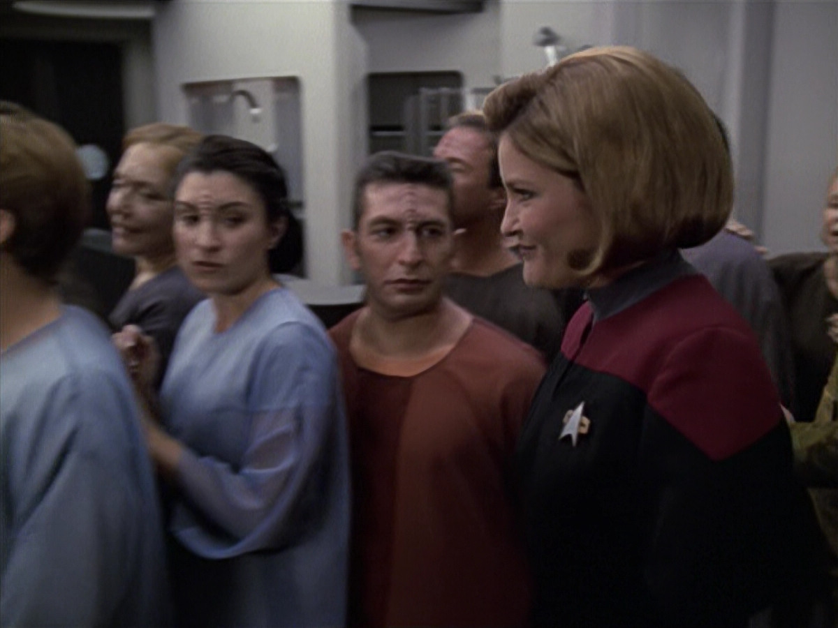 extant_StarTrek_VOY_6x13-Virtuoso_01730.jpg