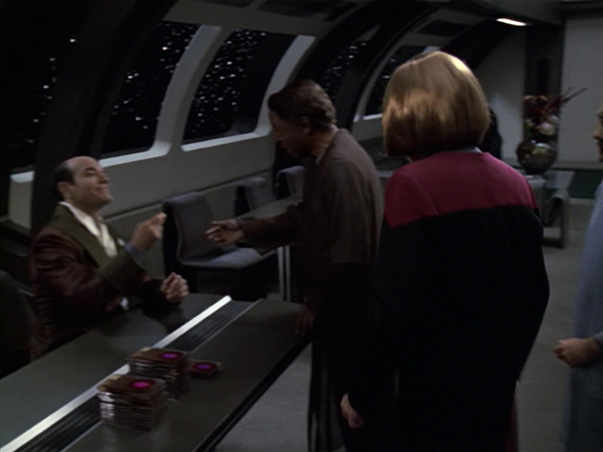 extant_StarTrek_VOY_6x13-Virtuoso_01733.jpg