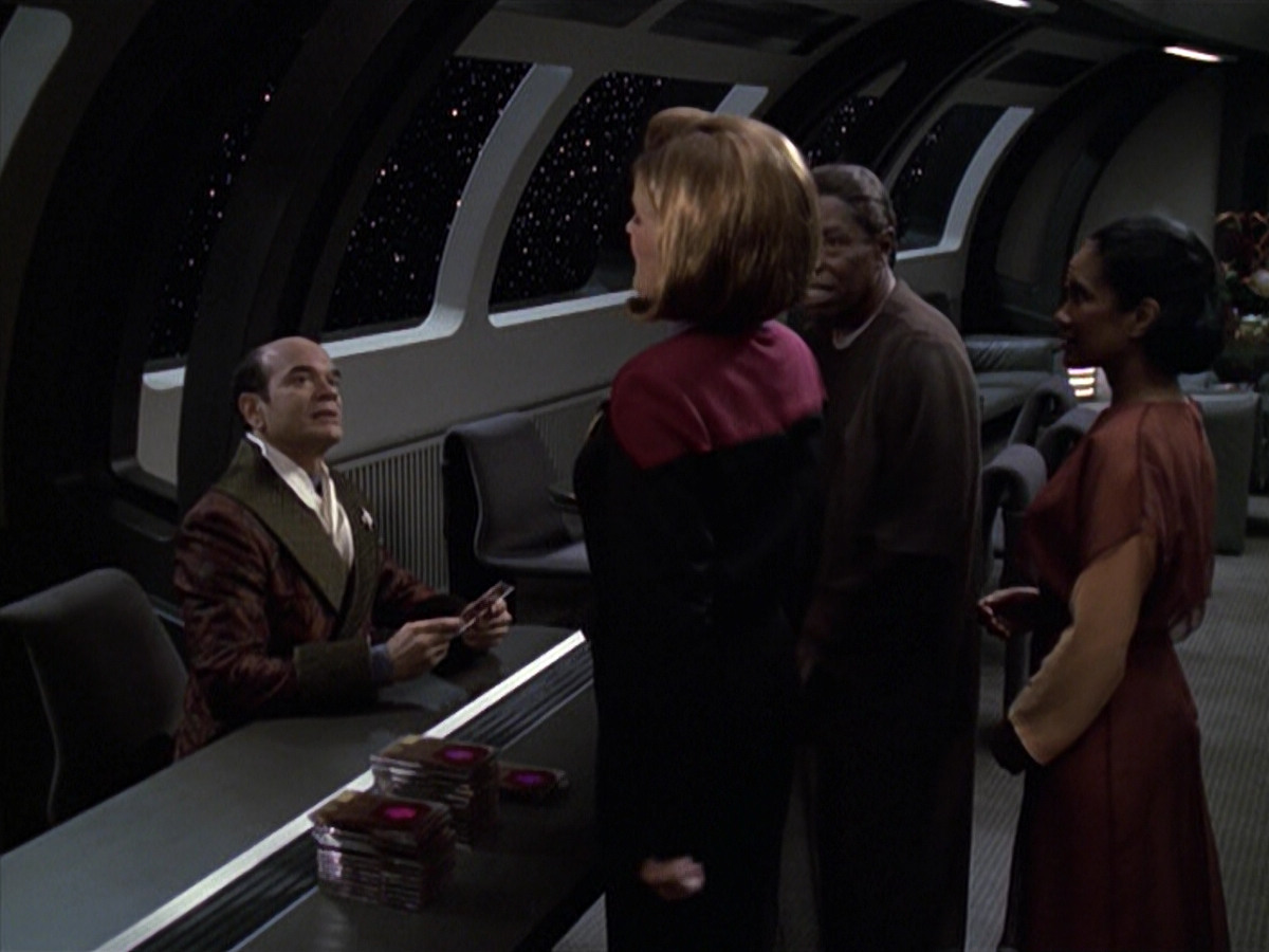 extant_StarTrek_VOY_6x13-Virtuoso_01735.jpg