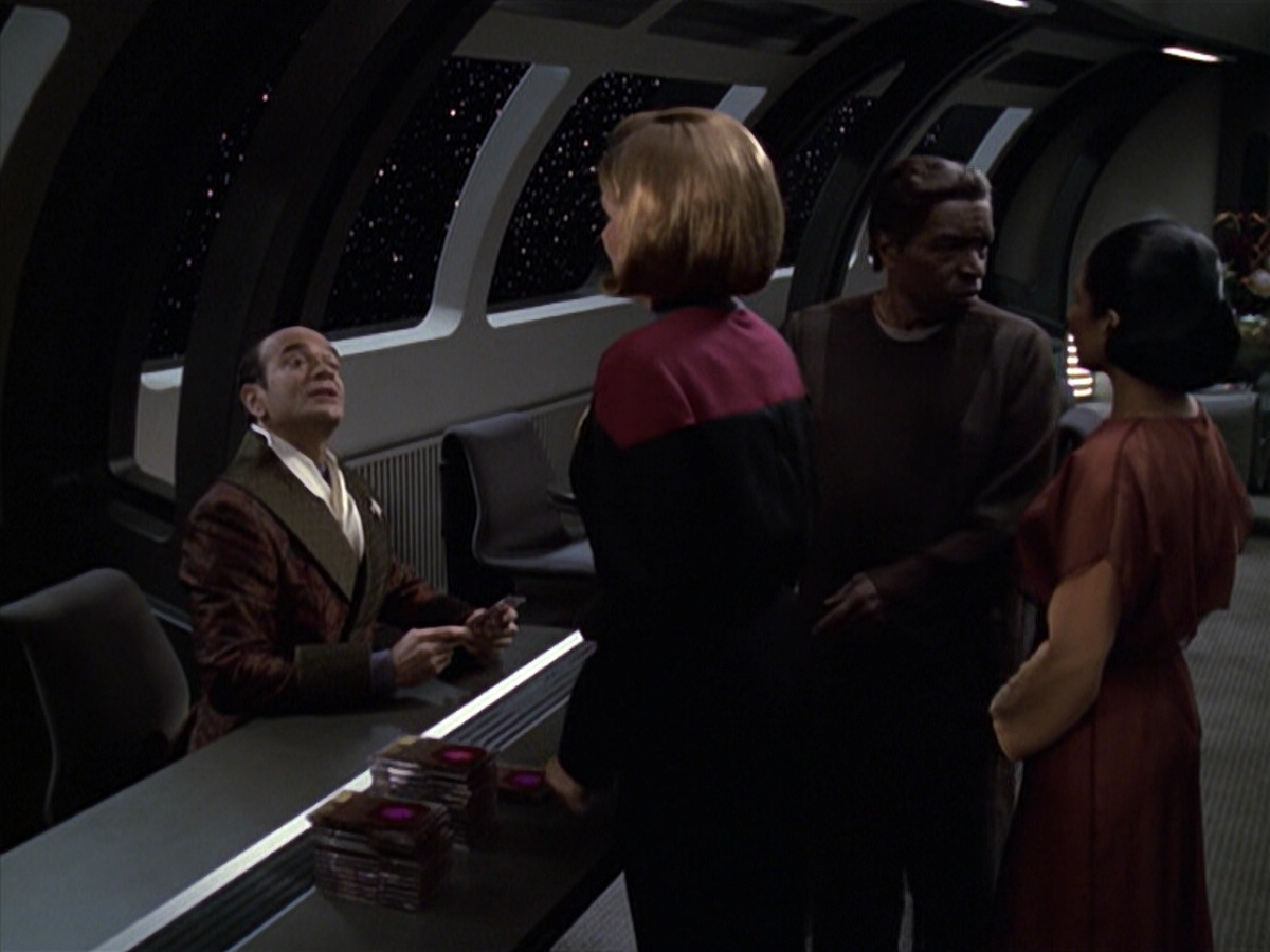 extant_StarTrek_VOY_6x13-Virtuoso_01736.jpg