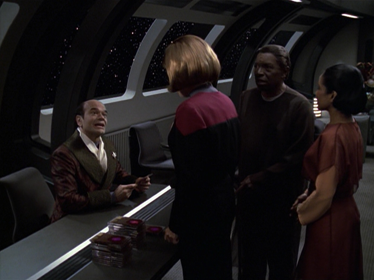 extant_StarTrek_VOY_6x13-Virtuoso_01737.jpg
