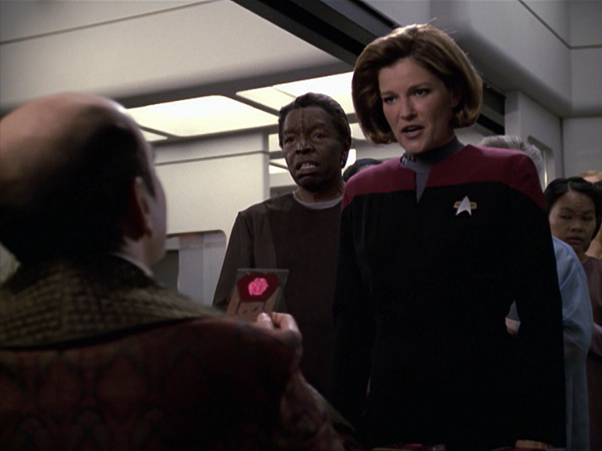 extant_StarTrek_VOY_6x13-Virtuoso_01740.jpg